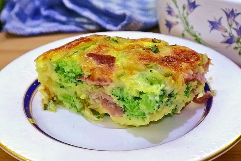 Cheesy Ham & Broccoli Casserole